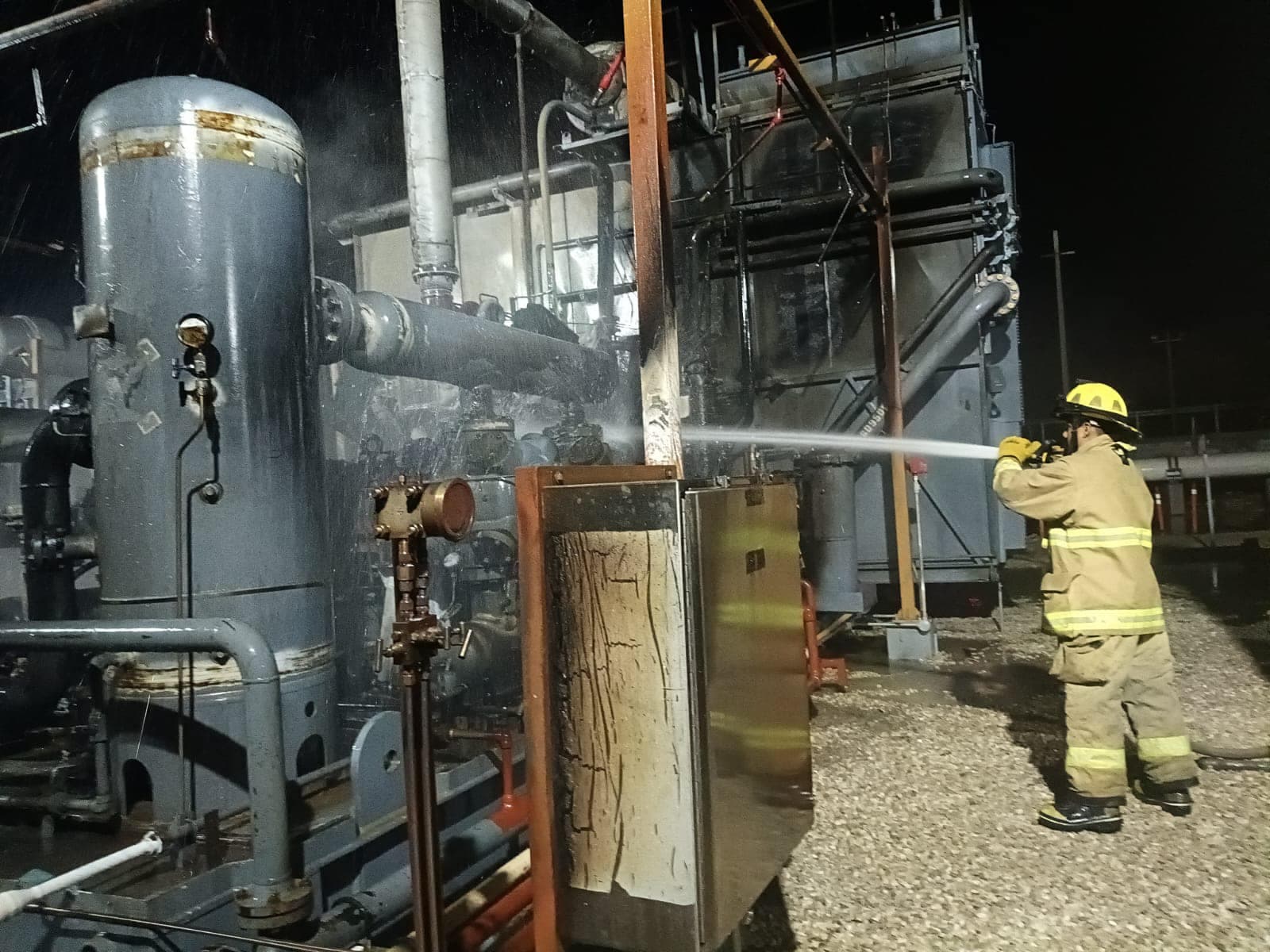 Explota la batería Paredón de Pemex en Huimanguillo