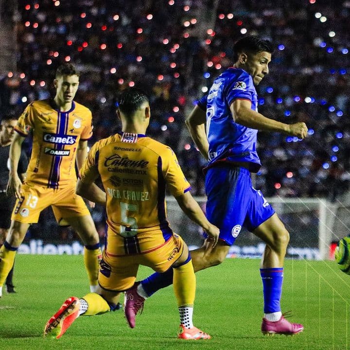 Sufre América, Cruz azul toma ritmo