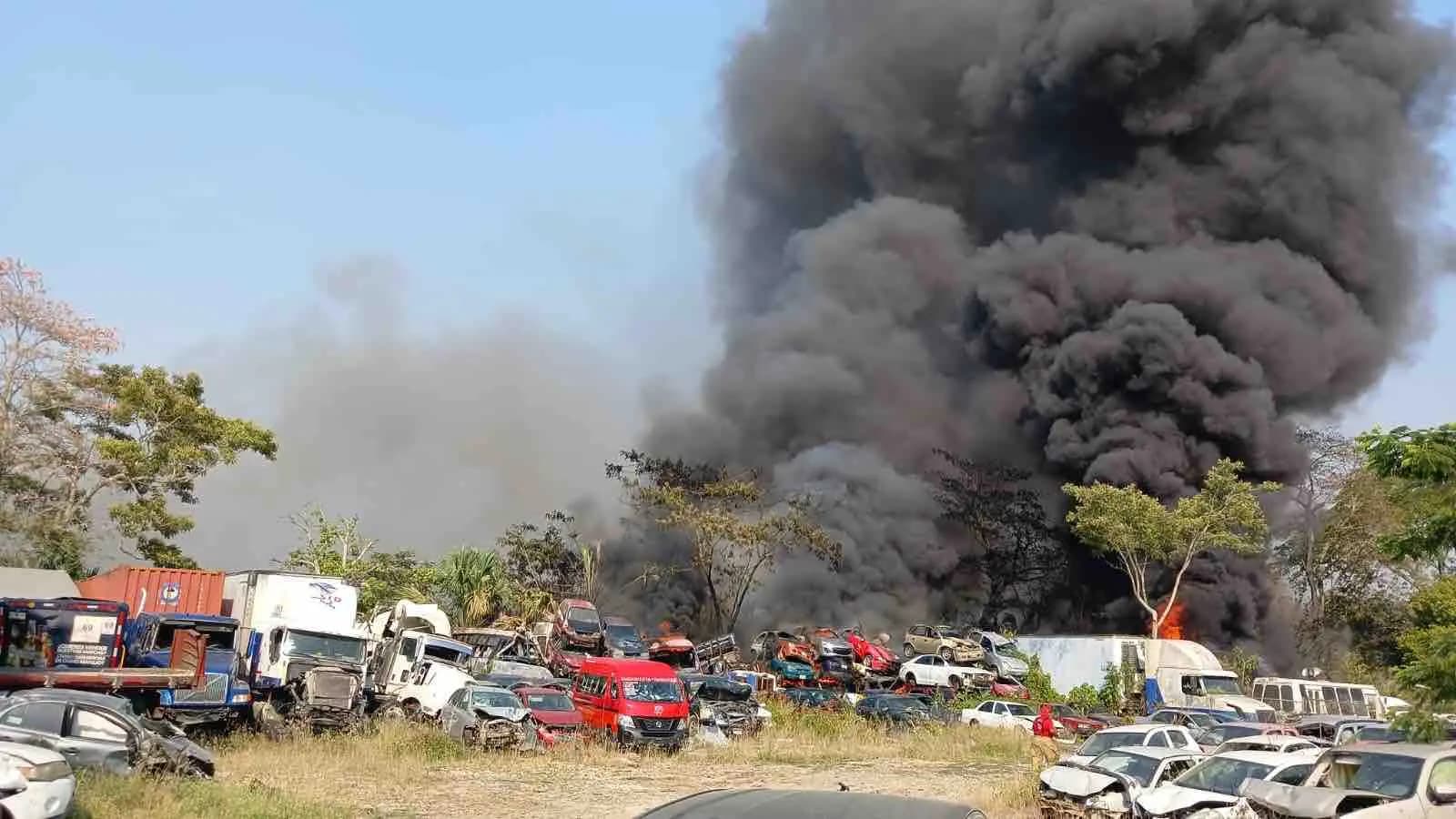 Nubla incendio de pastizales cielo de Villahermosa