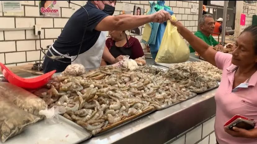 Estancada venta de pescados y mariscos en el 'Pino Suárez'
