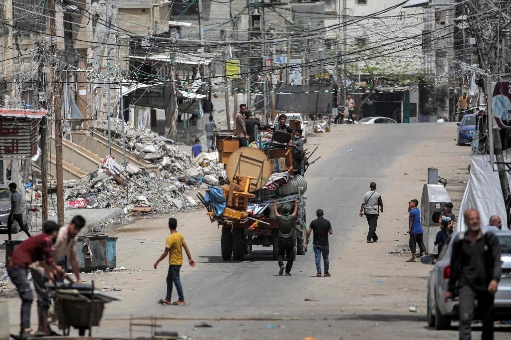 Palestinos evacuan Rafah