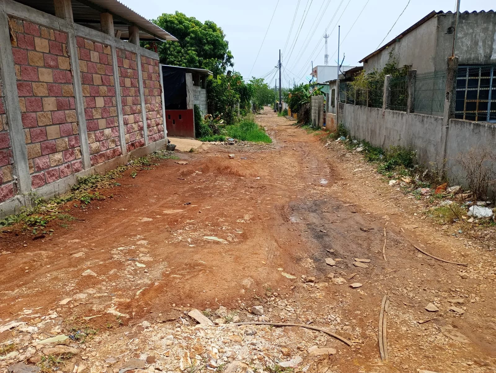 Obras inconclusas en calles de Macuspana
