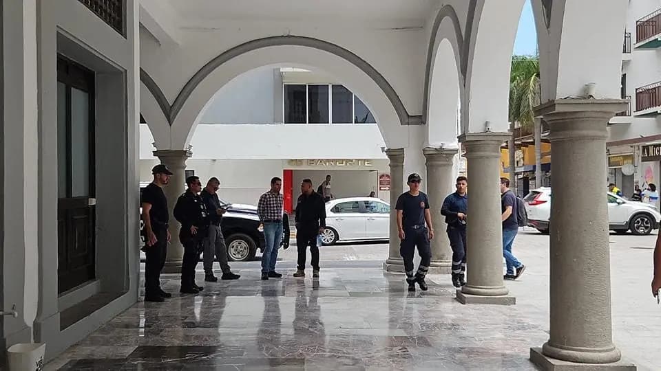 Protestas provocan desalojo de Palacio Municipal de Veracruz