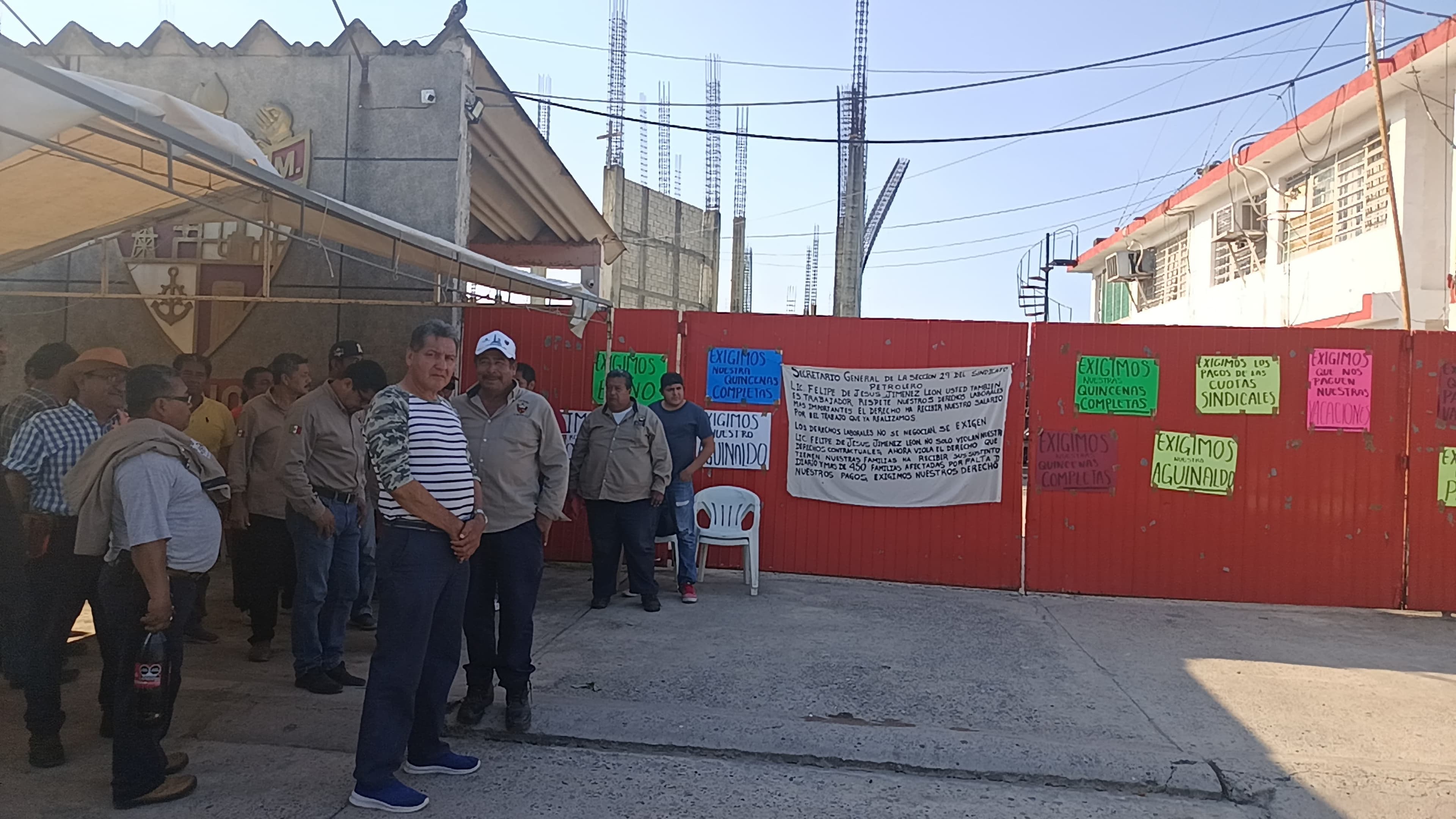 Por adeudo de Pemex, transportadora sigue en paro de labores