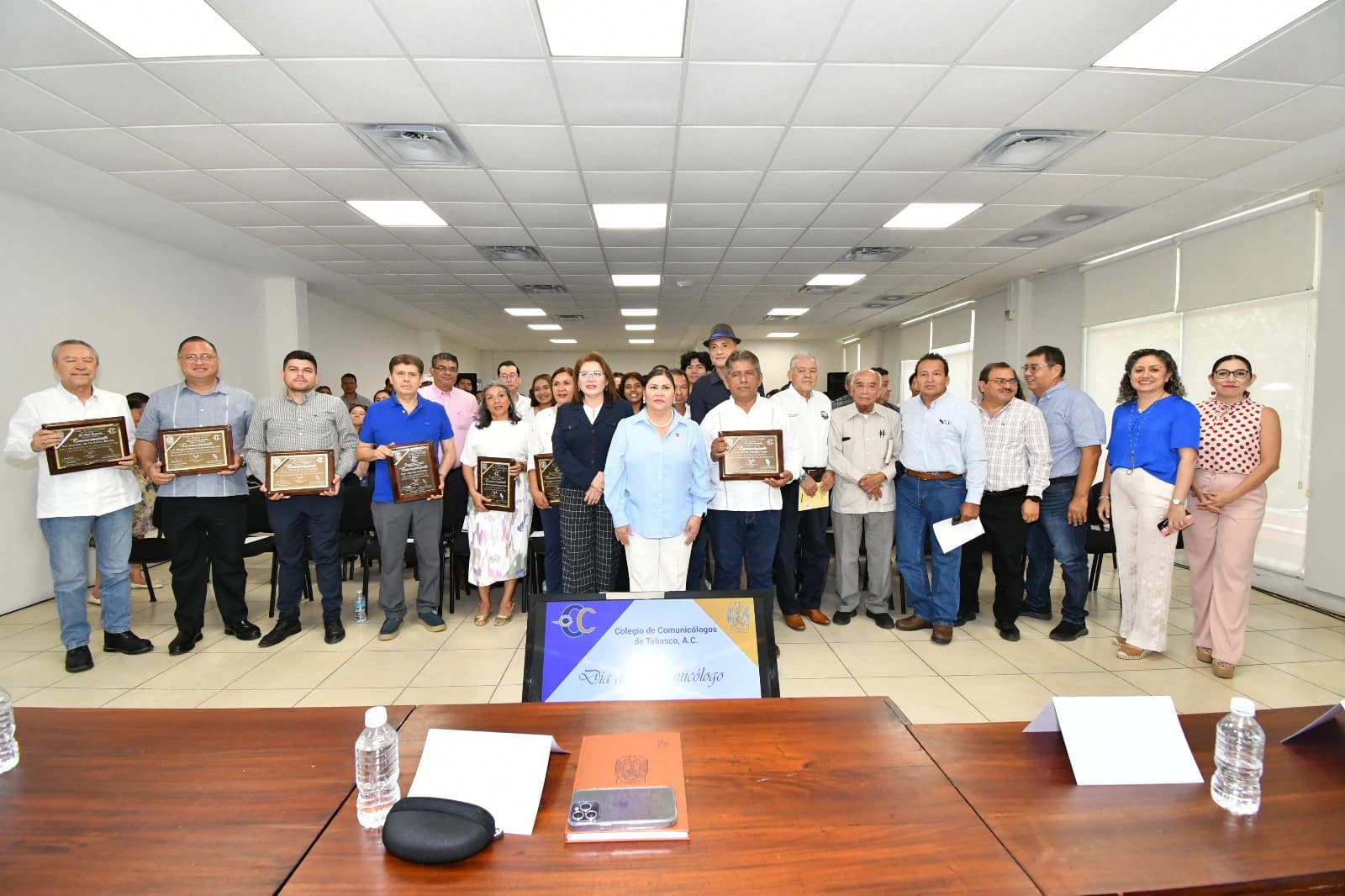 Homenajean a fundadores de la Carrera de Comunicación