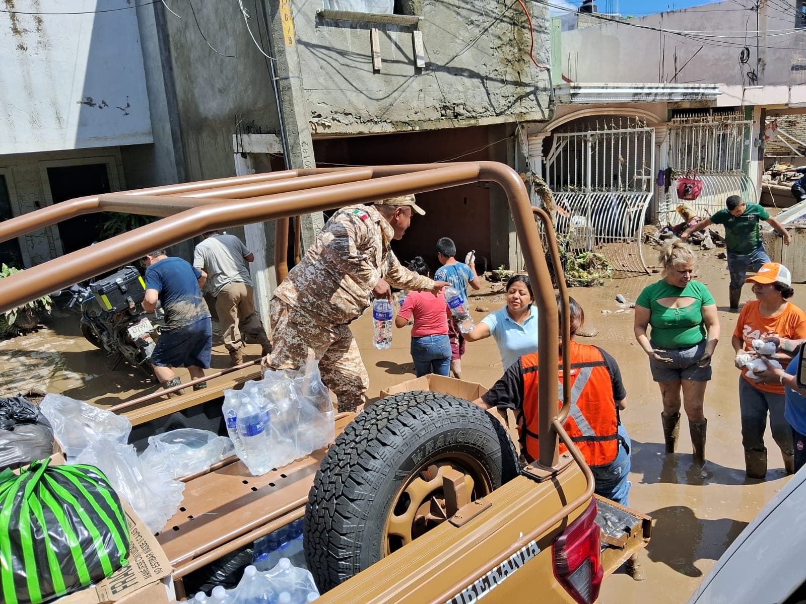 Facilita PEMEX dos helicópteros para rescates en Veracruz