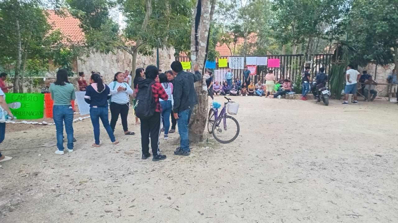Estudiantes cierran Universidad del Bienestar en Tihosuco