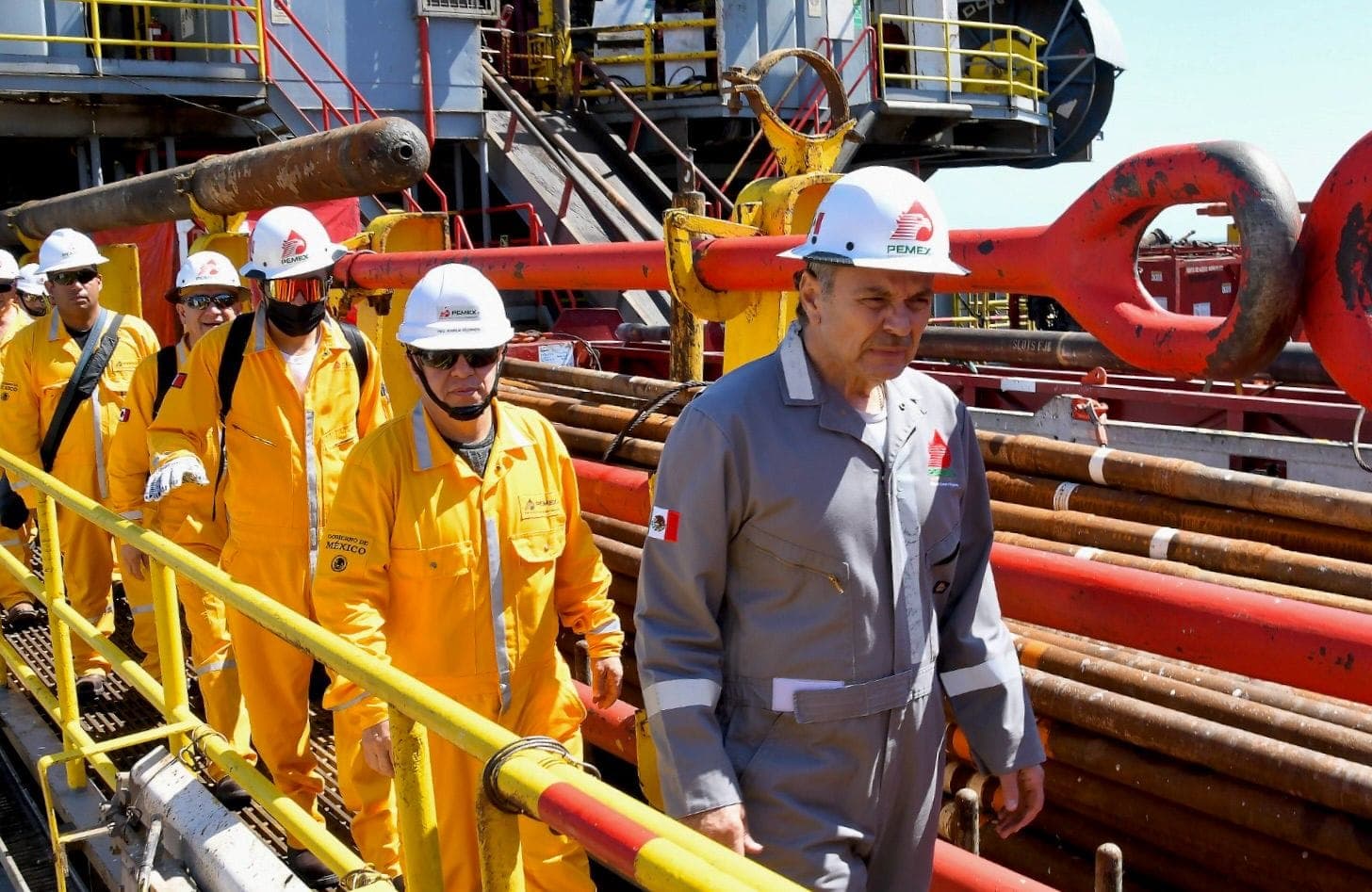 Oculta Pemex deuda con proveedores
