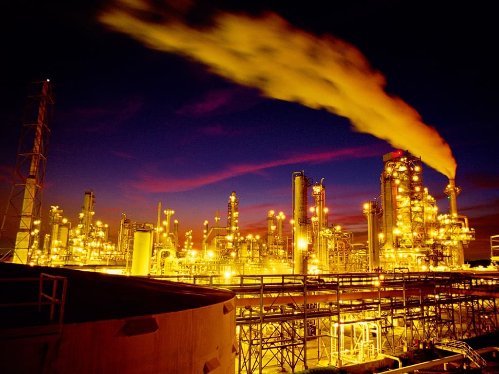 Importa México 72% de los combustibles