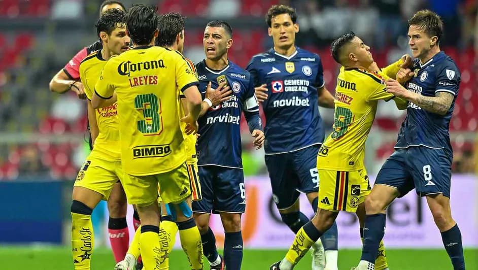 Cruz Azul termina con invicto del exlíder América en una tormenta de goles