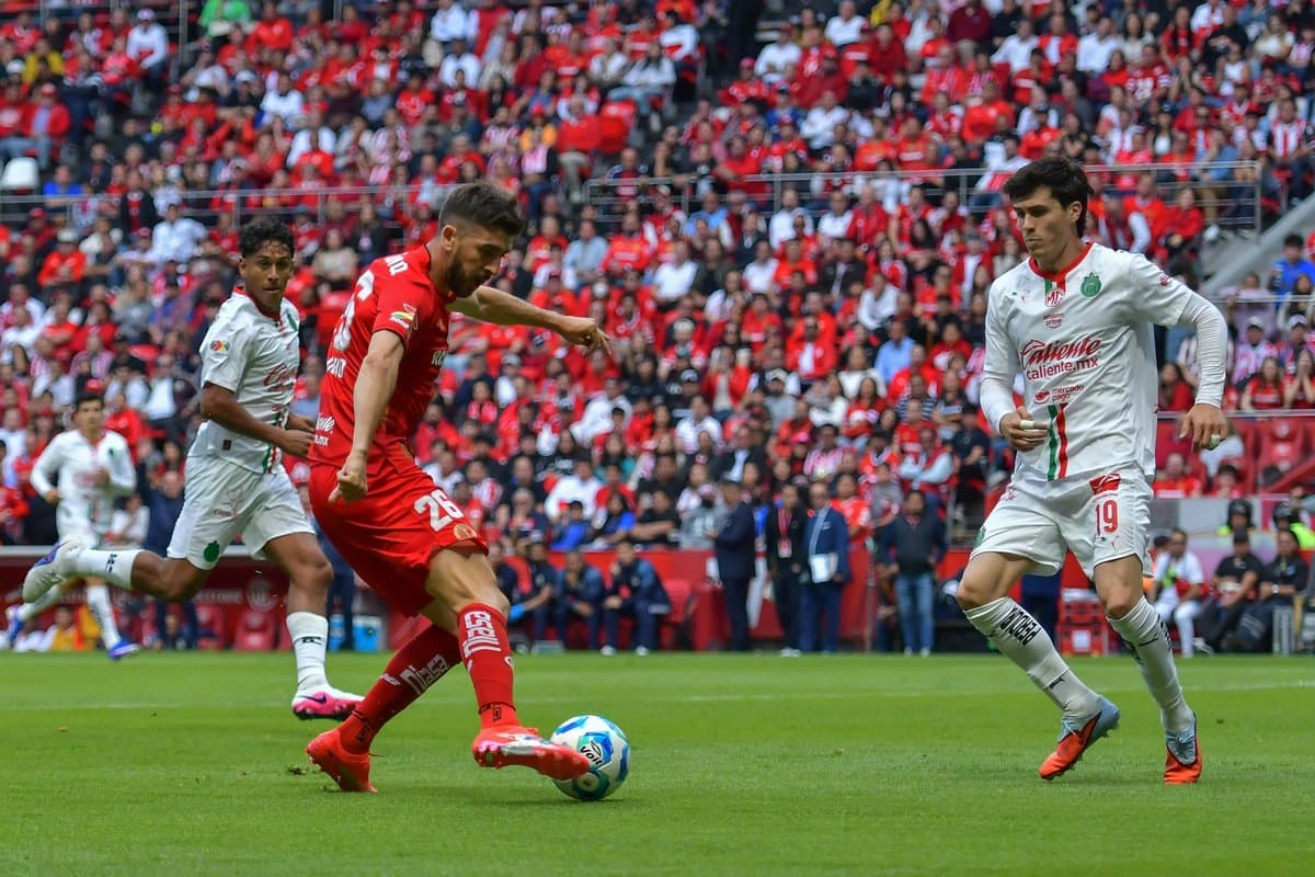 Toluca manda al Diablo liderato de Chivas
