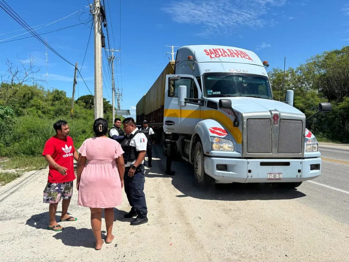 Tráiler embiste a vehículo familiar en carretera Sabancuy – Champotón