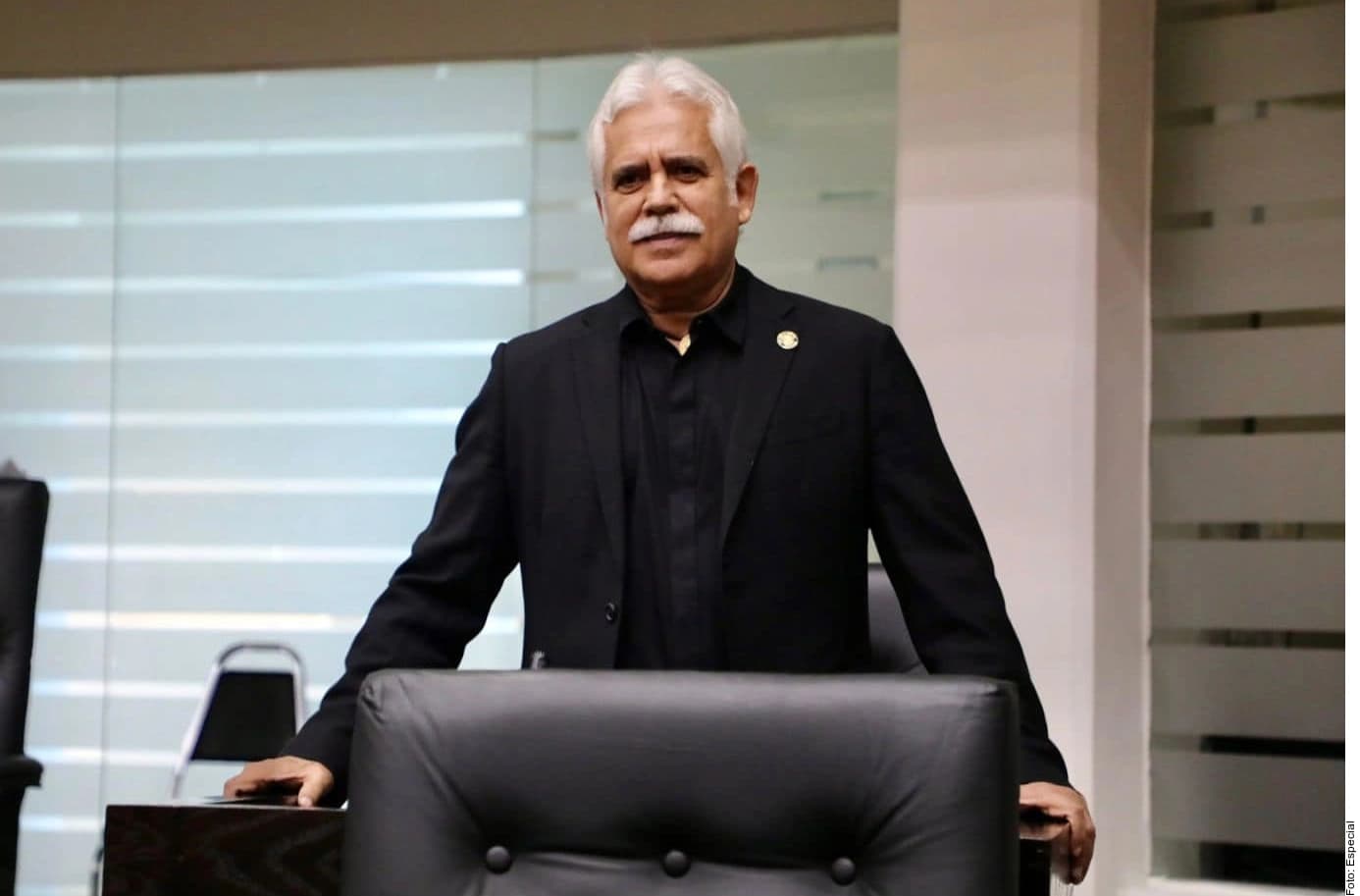 Esperé escondido hasta el amanecer por el rescate.- Diputado