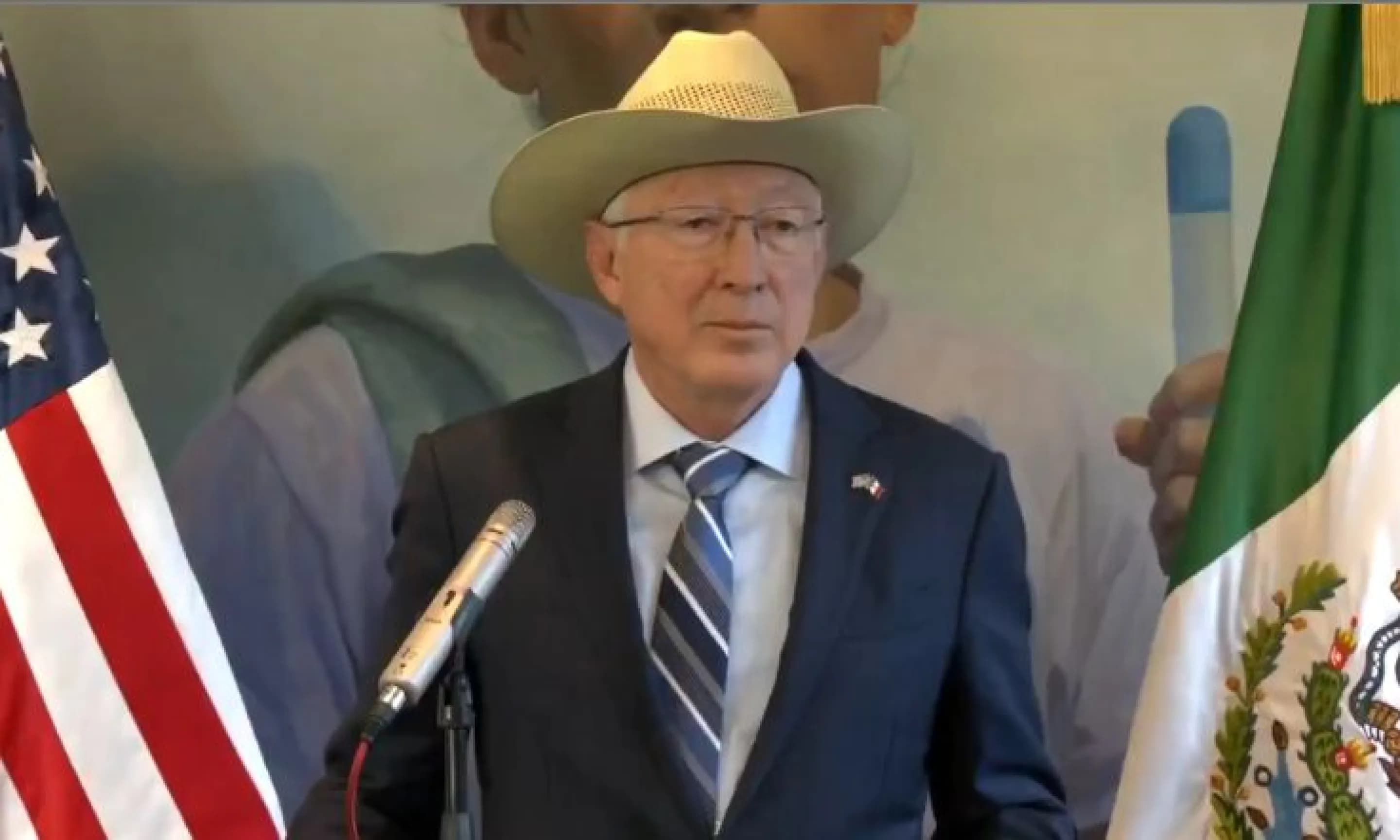 Fallaron los 'abrazos, no balazos': Ken Salazar