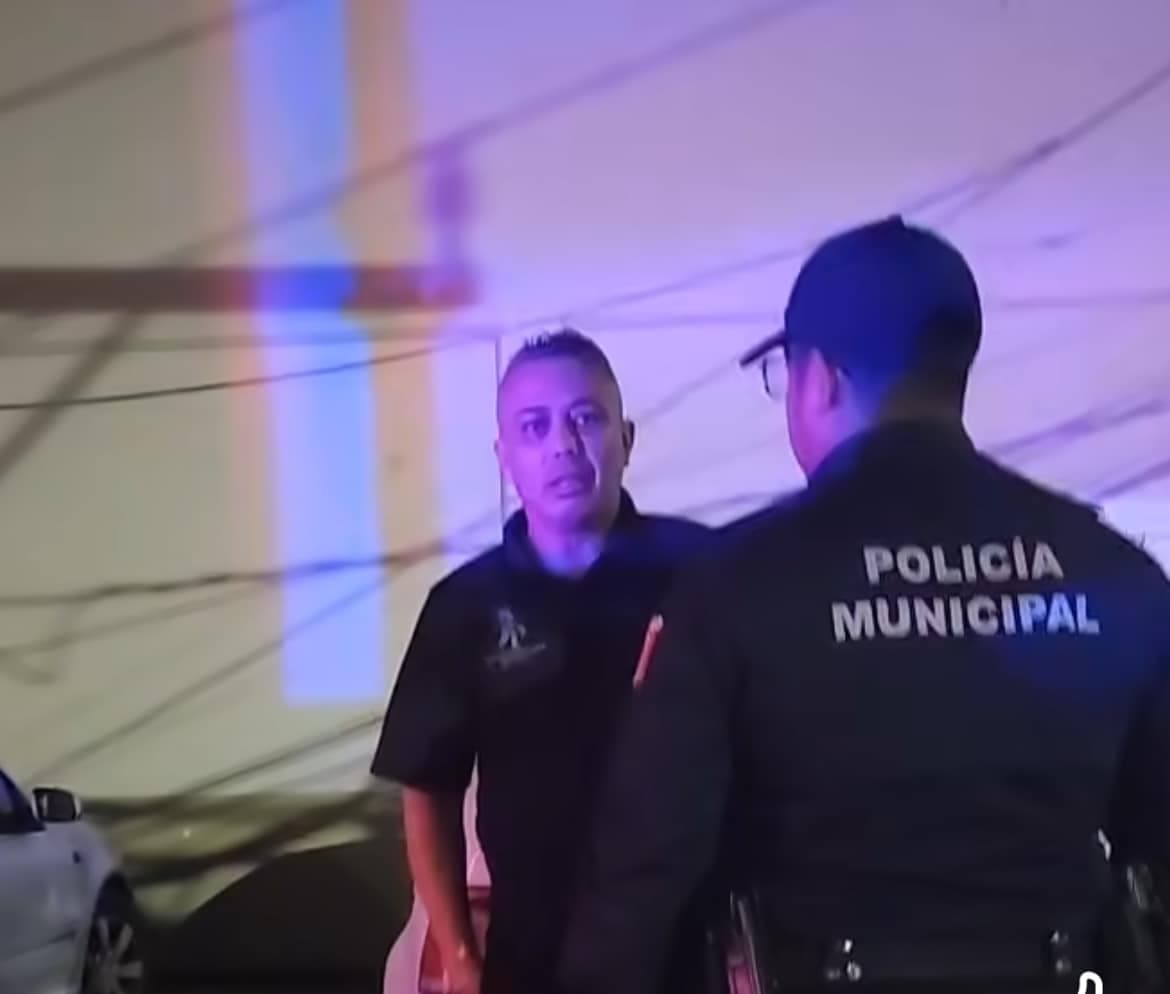 Ebrio jefe policiaco se va sin pagar de un bar