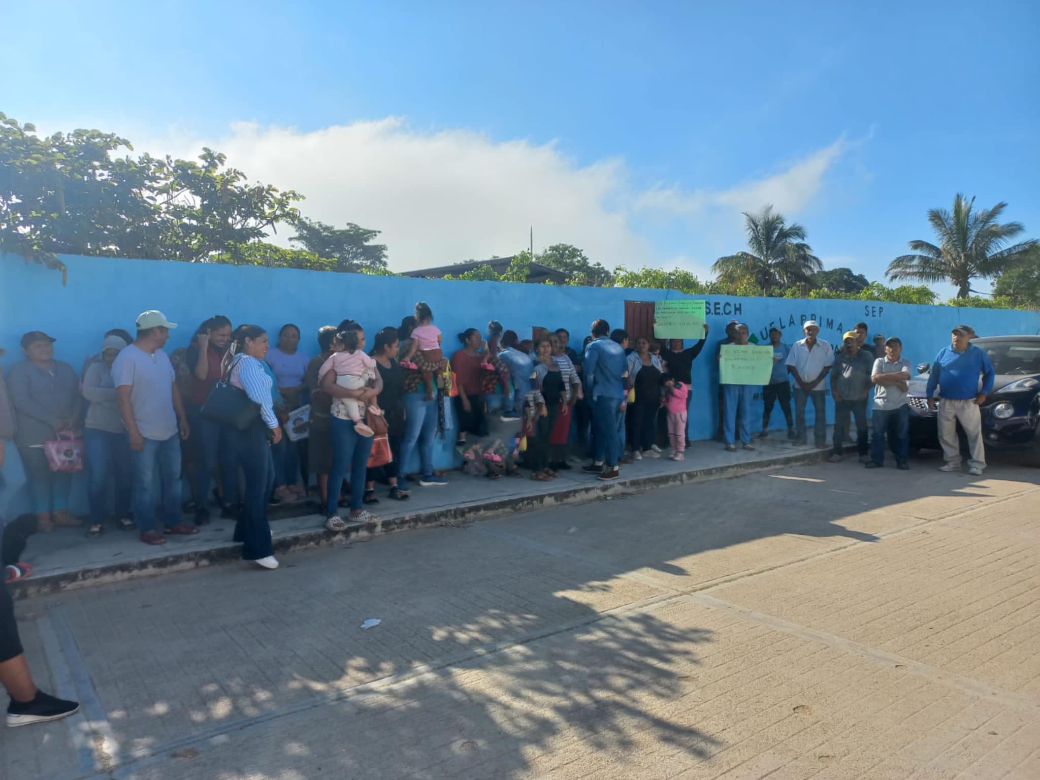 En Cintalapa cierran escuela por falta de maestros