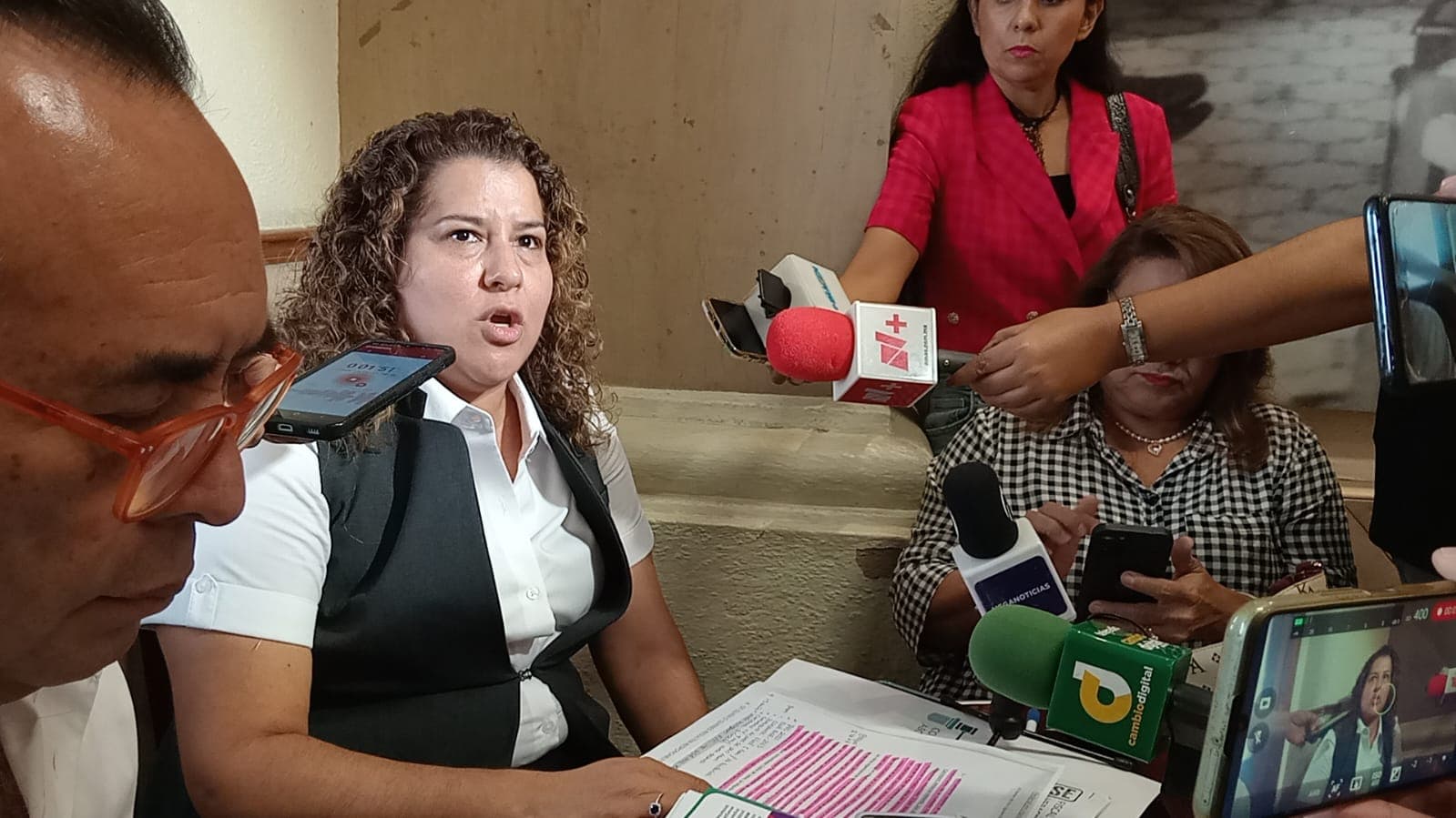 Denunciados ante la FGR tres funcionarios de CFE