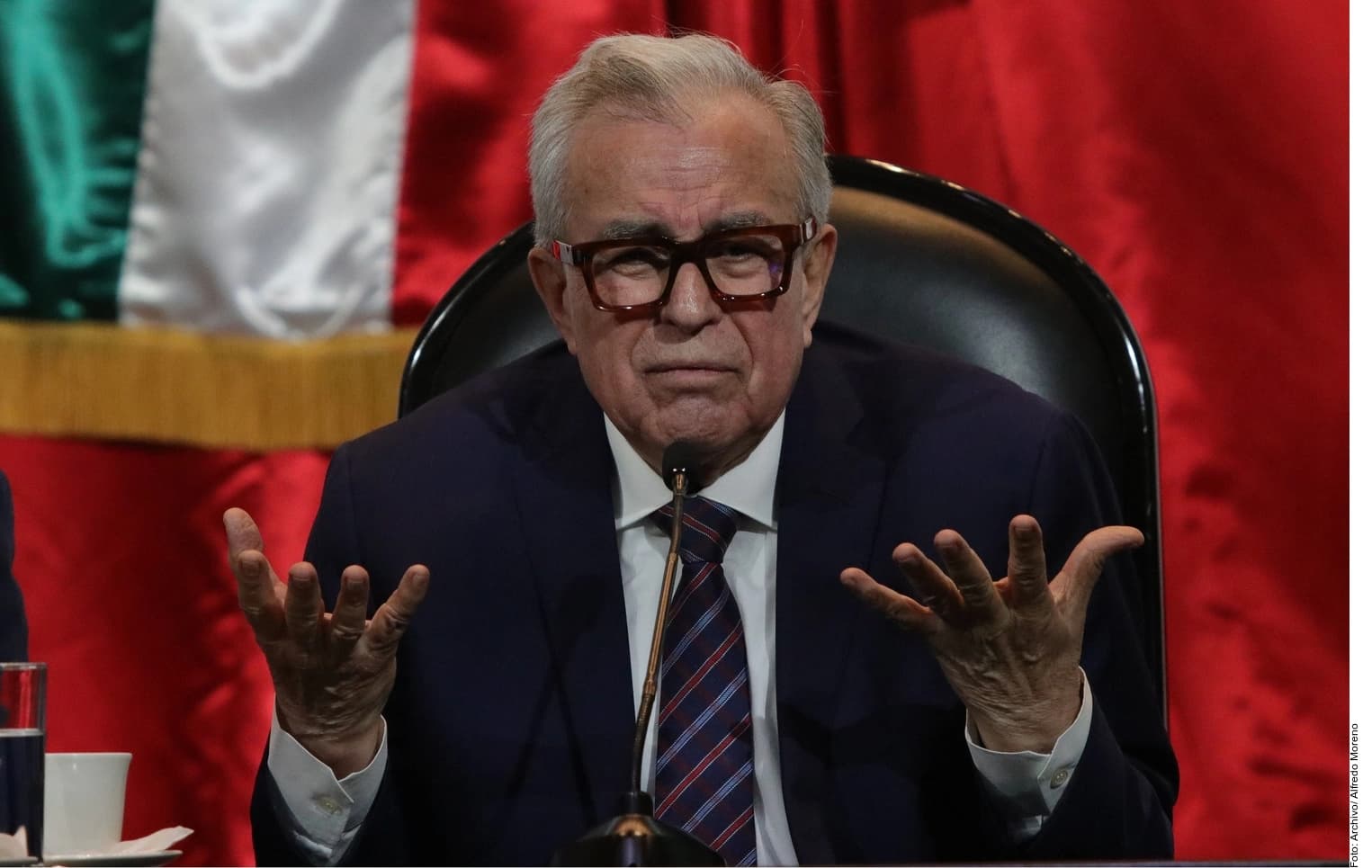 Pide Rocha a IEE someterlo a revocación de mandato