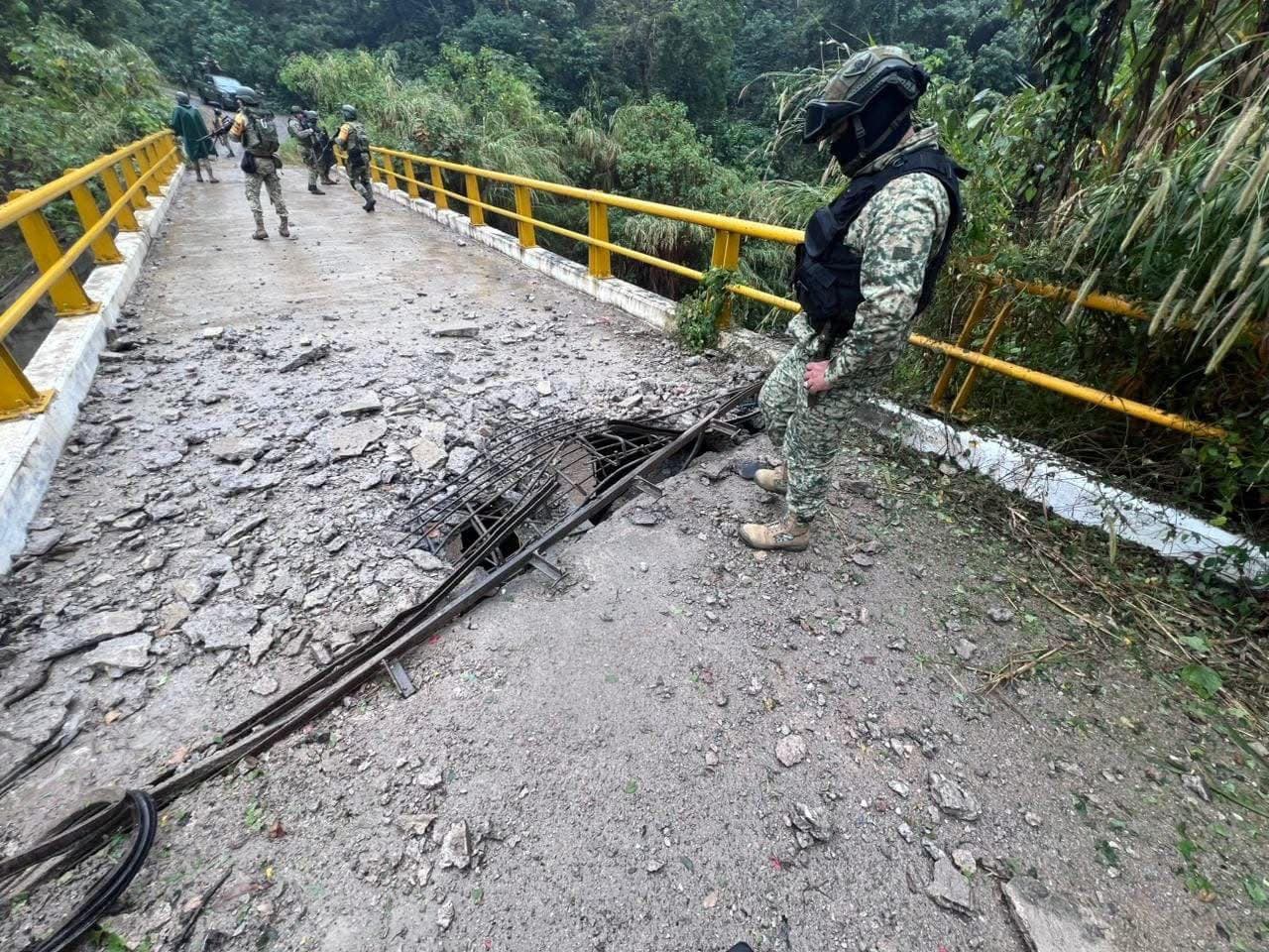Grupo armado daña un puente en Pantelhó