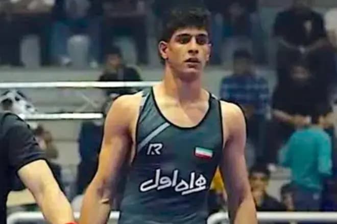 Ejecutarán a campeón de luchas iraní de apenas 19 años