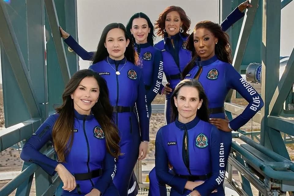 Cumplen vuelo al espacio Katy Perry, Lauren Sánchez y cuatro mujeres más