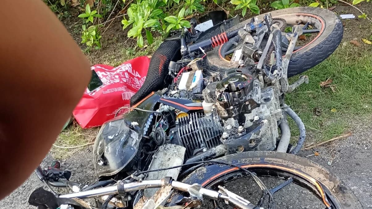 Fuerte siniestro deja 1 muerto y 1 herido; las víctimas viajaban en motocicleta