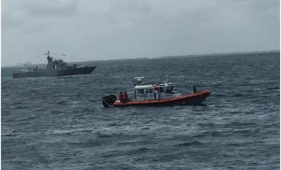 Navío de la Marina embiste a pescadores en Calkiní