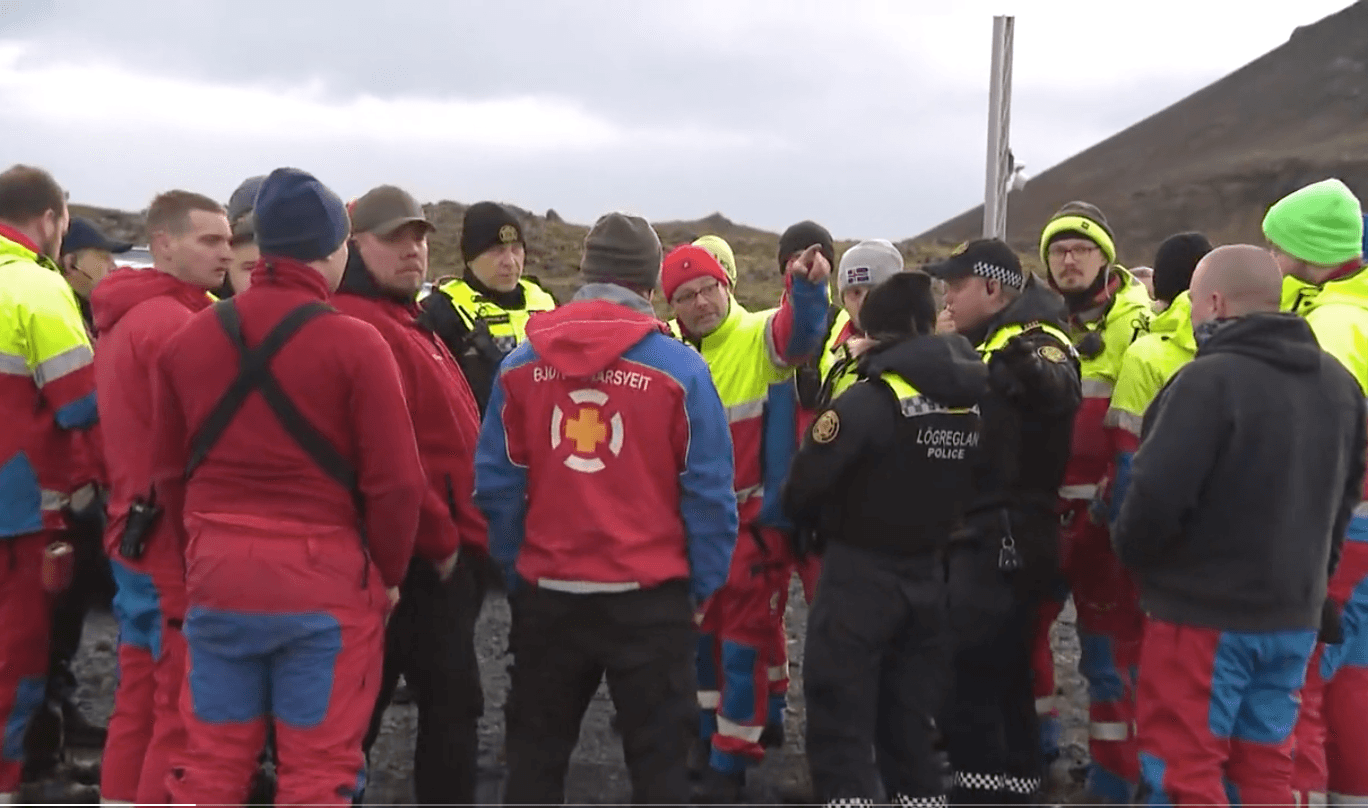 Se abre la tierra en Islandia y huyen del Fagradalsfjall