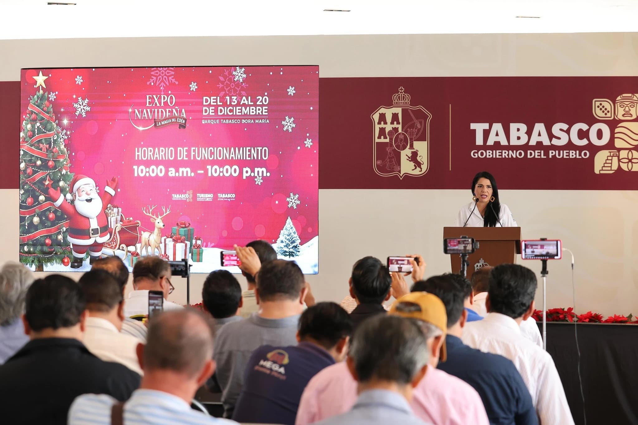 Casi 350 mil asistentes recibieron a Fátima Bosch Fernández