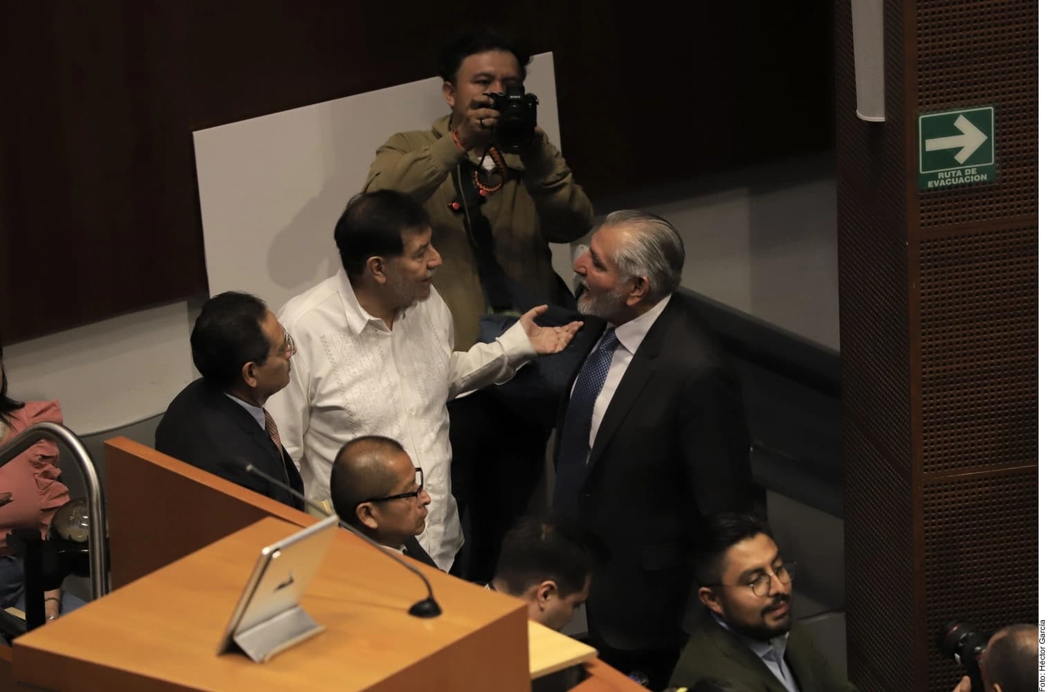Desquician a morenistas en homenaje a Mujica