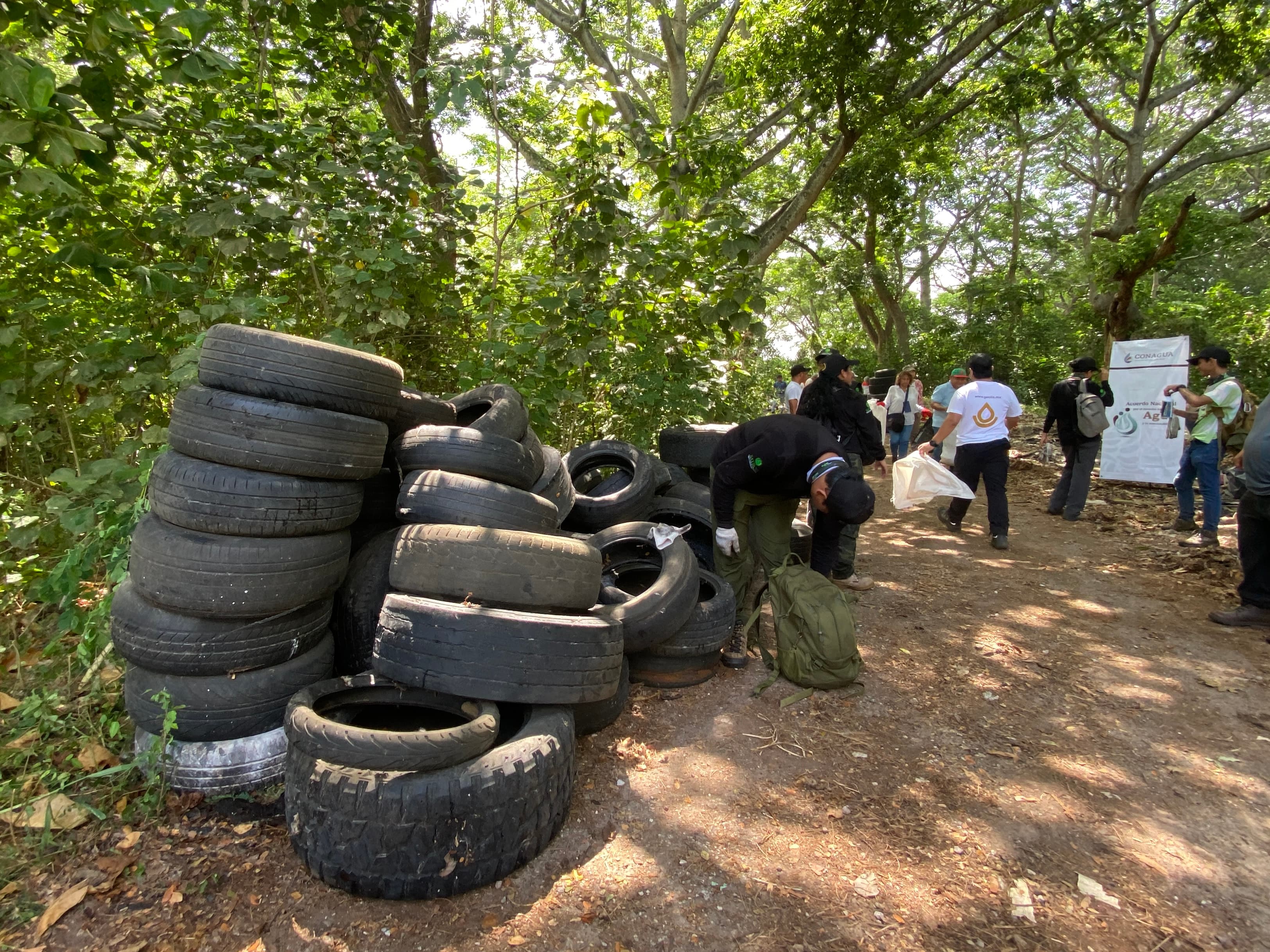 Advierten riesgos por acumulación descontrolada de neumáticos
