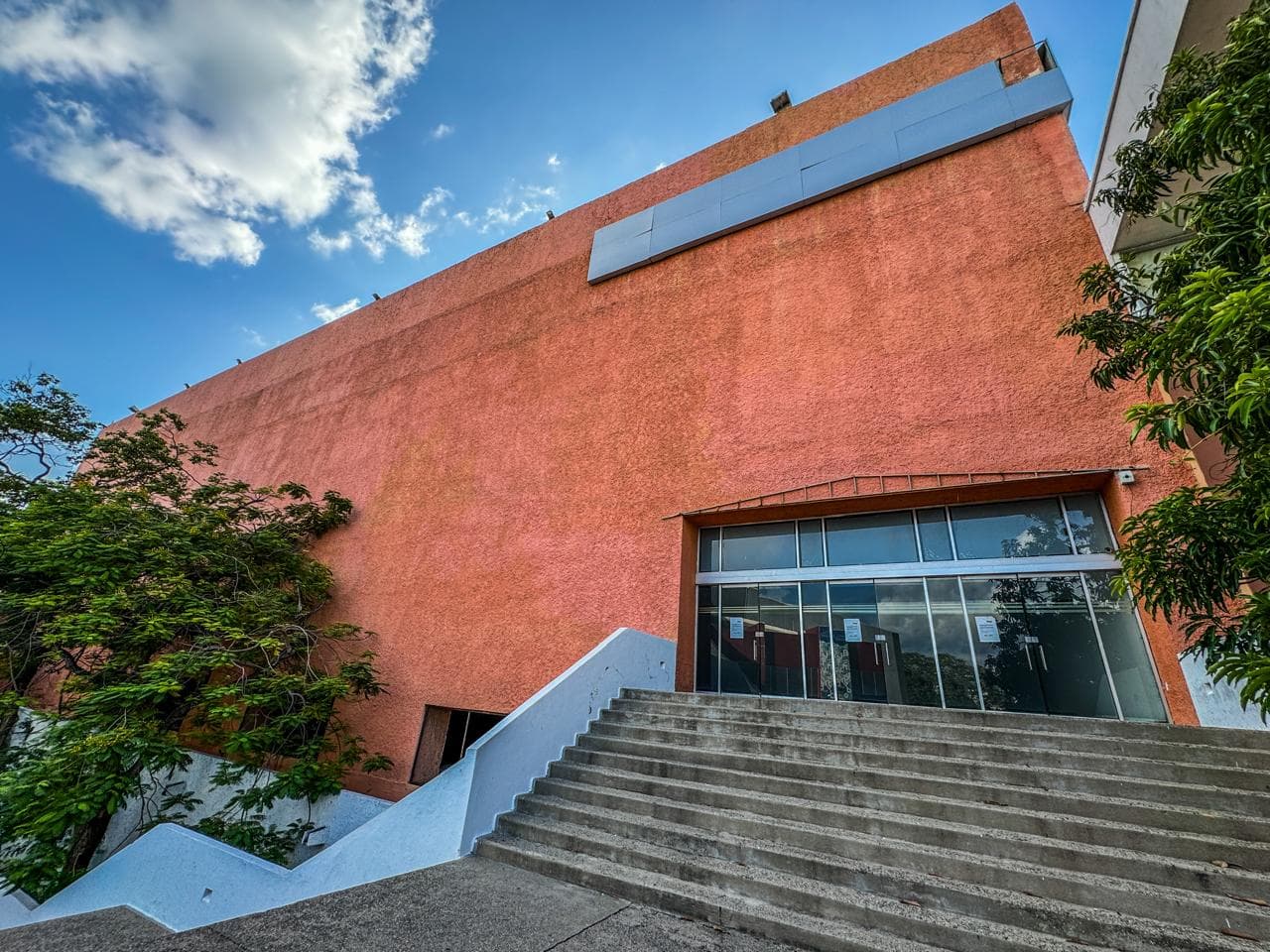 A la venta Convenciones y La Choca por 414 millones