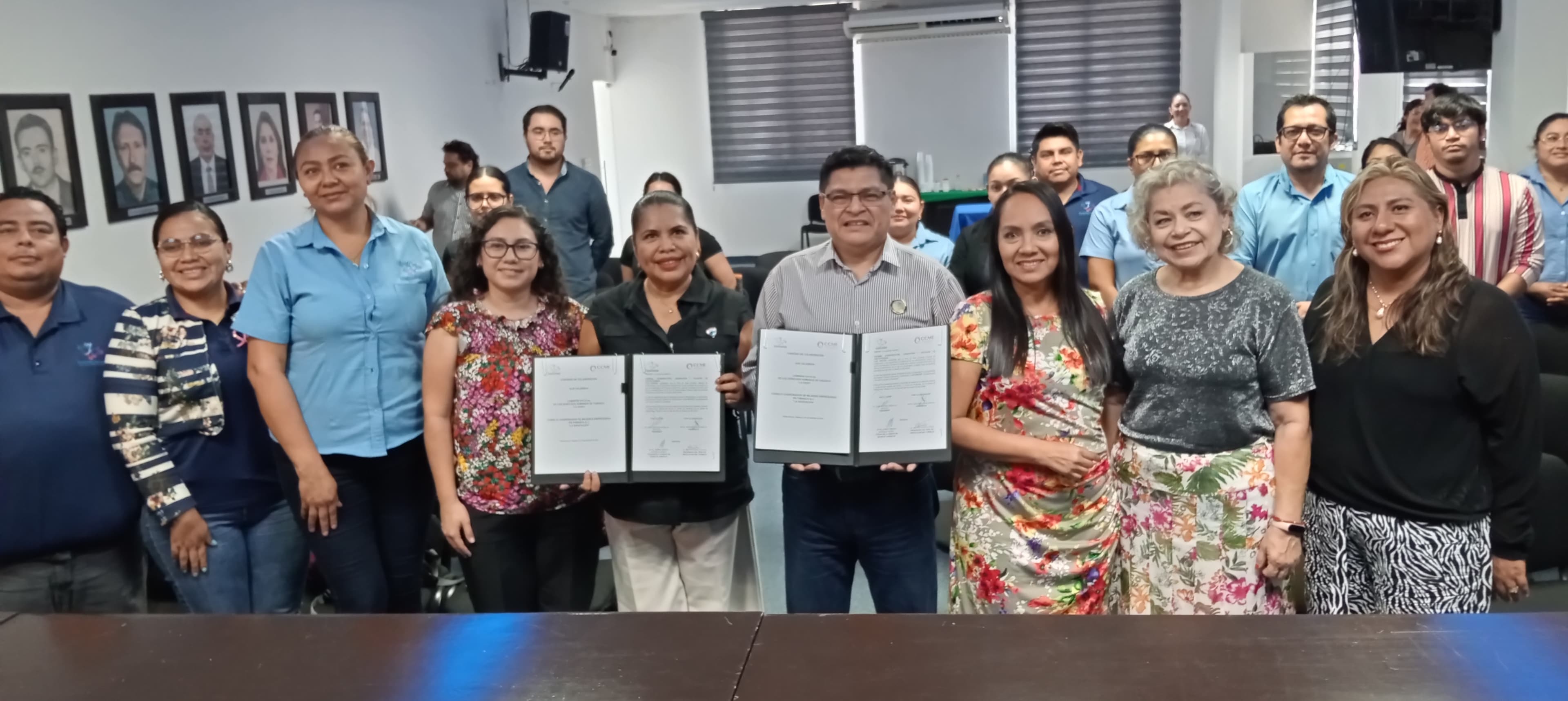 Mujeres empresarias firman convenio con CEDH