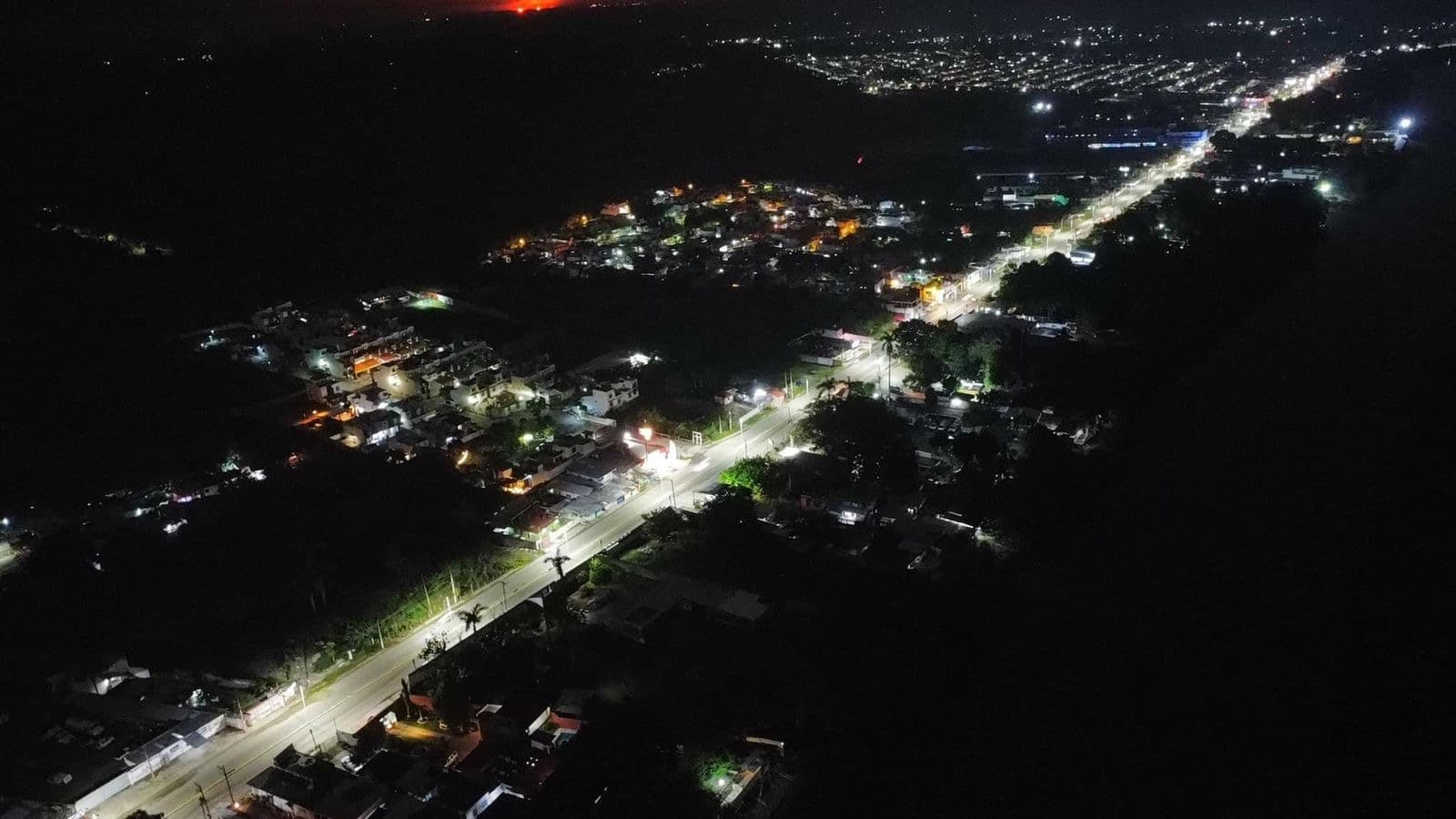 Inaugura Yolanda Osuna luminarias en carretera La Isla
