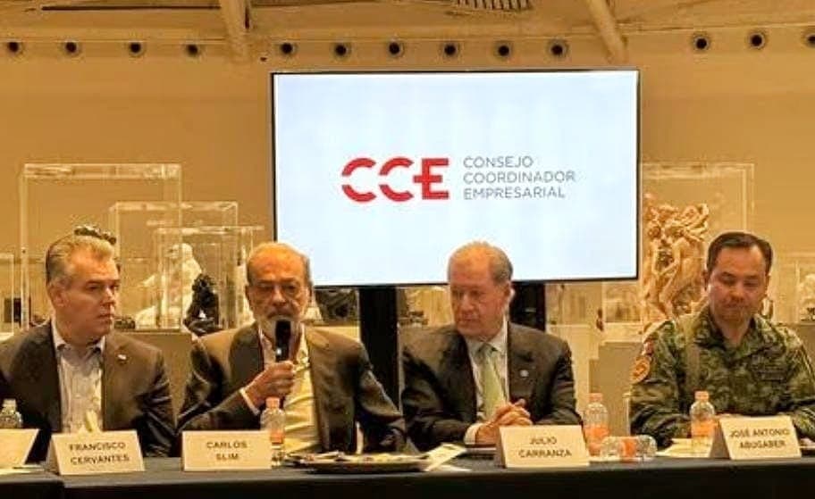 Con Slim y hoteleros Acapulco será reconstruido en dos años