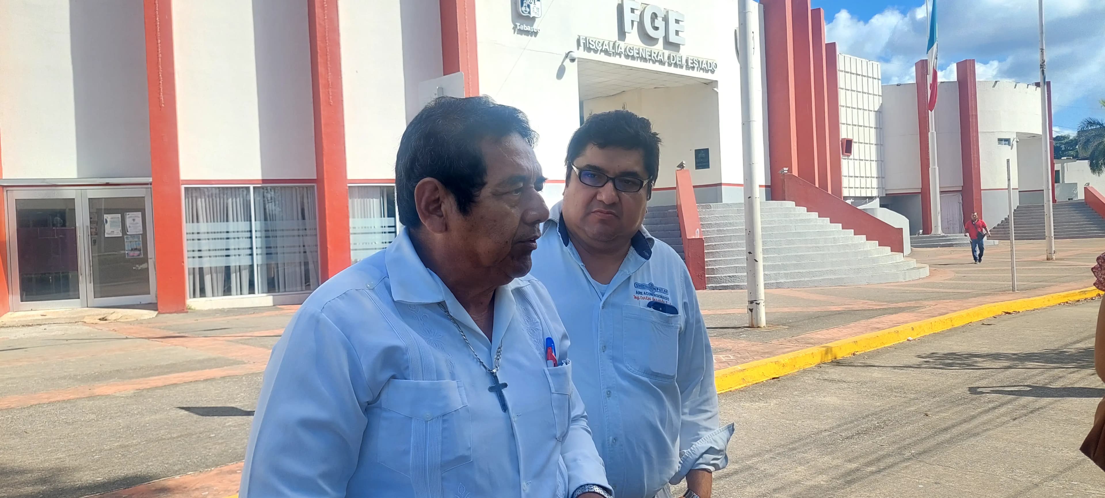 Denuncian hostigamiento de la FGE