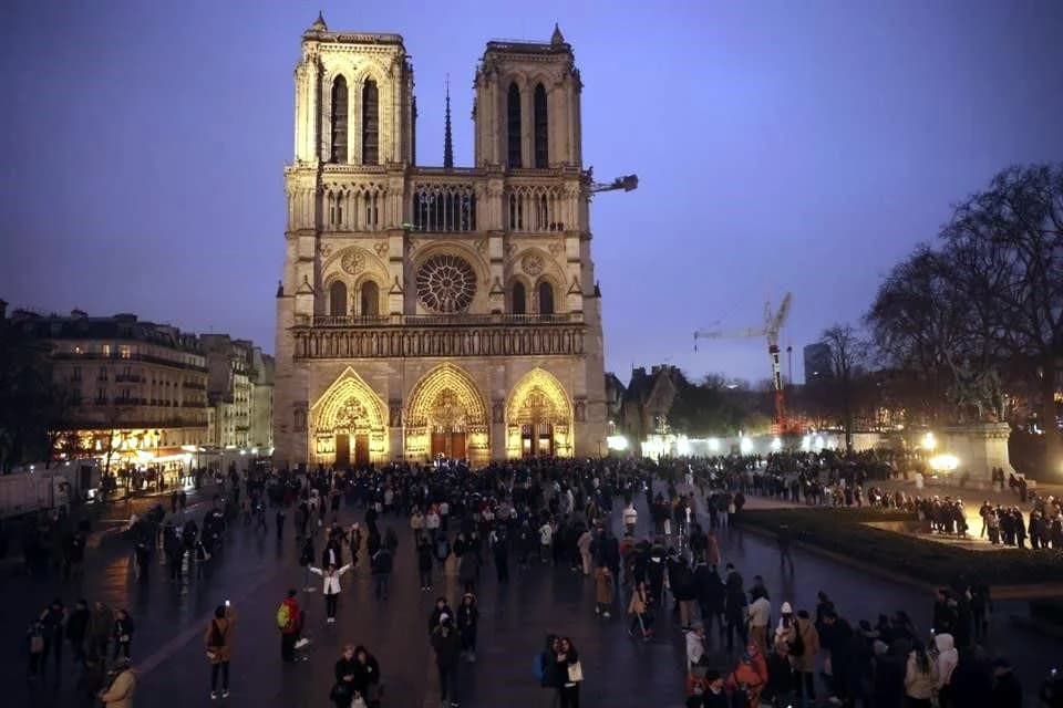 Catedral de Notre Dame ha recibido 860 mil visitantes desde su reapertura