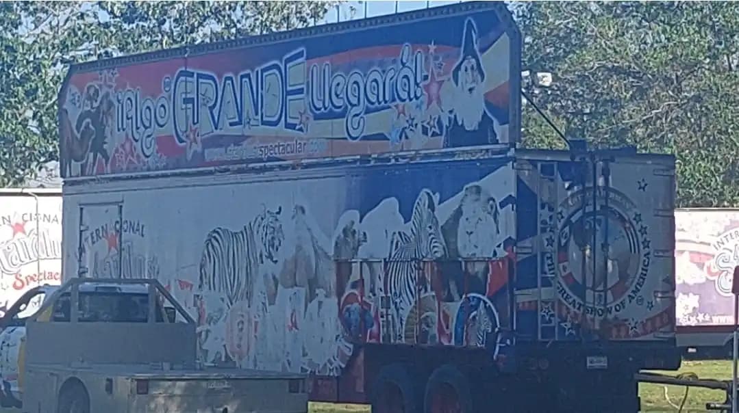 Llegan atracciones y juegos mecánicos para la Feria