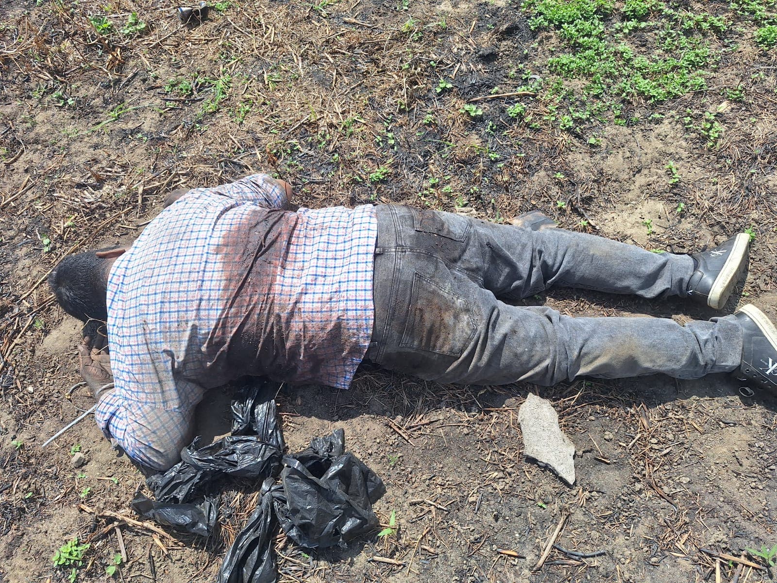 Dejan en ranchería Lázaro Cárdenas a hombre sin vida con impactos de bala