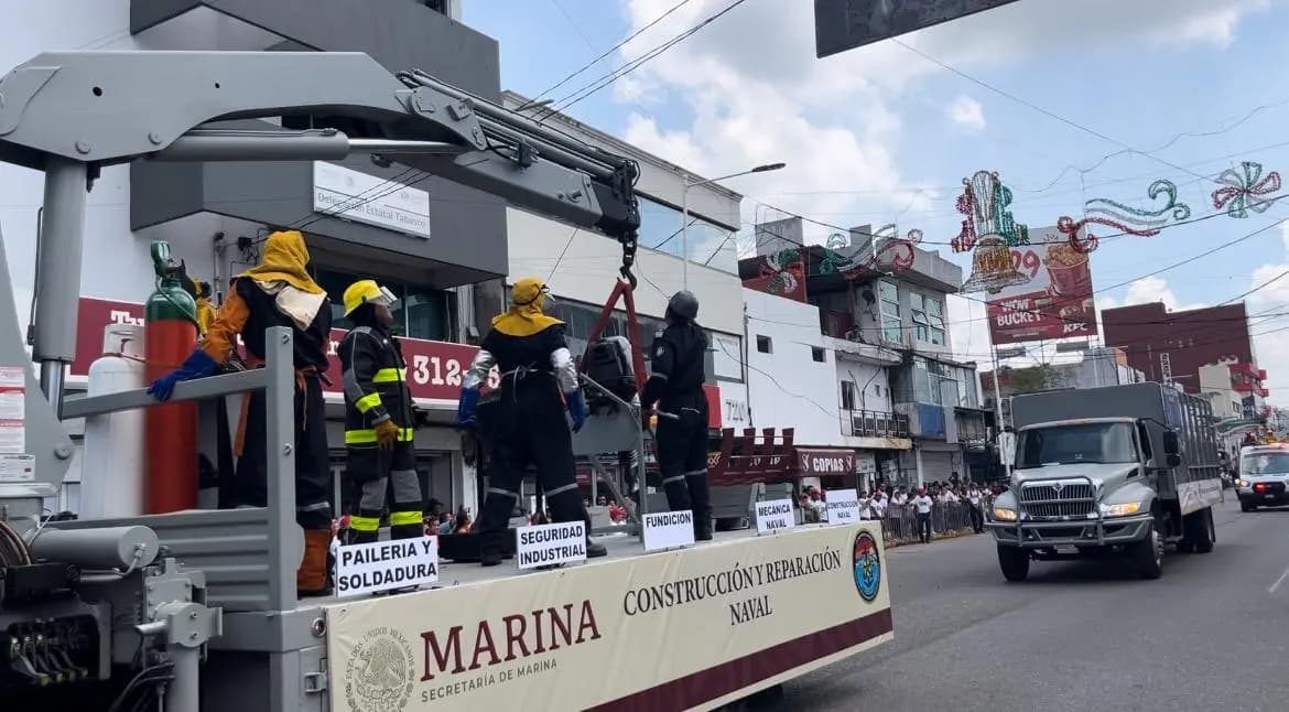 Unidad de la Marina revienta cable durante desfile cívico