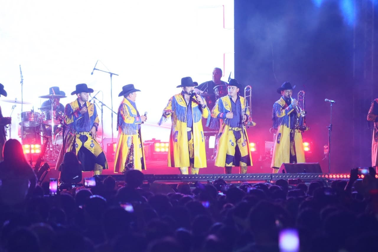 Vibra Plaza de Armas al ritmo de la Banda Machos