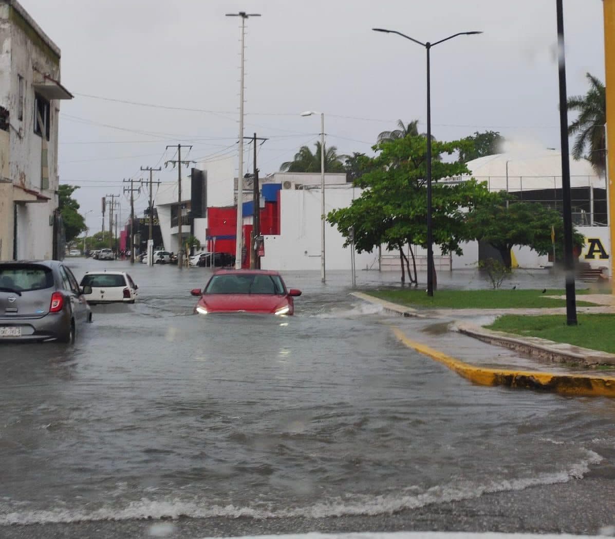 Campeche sufre inundación por intensas lluvias