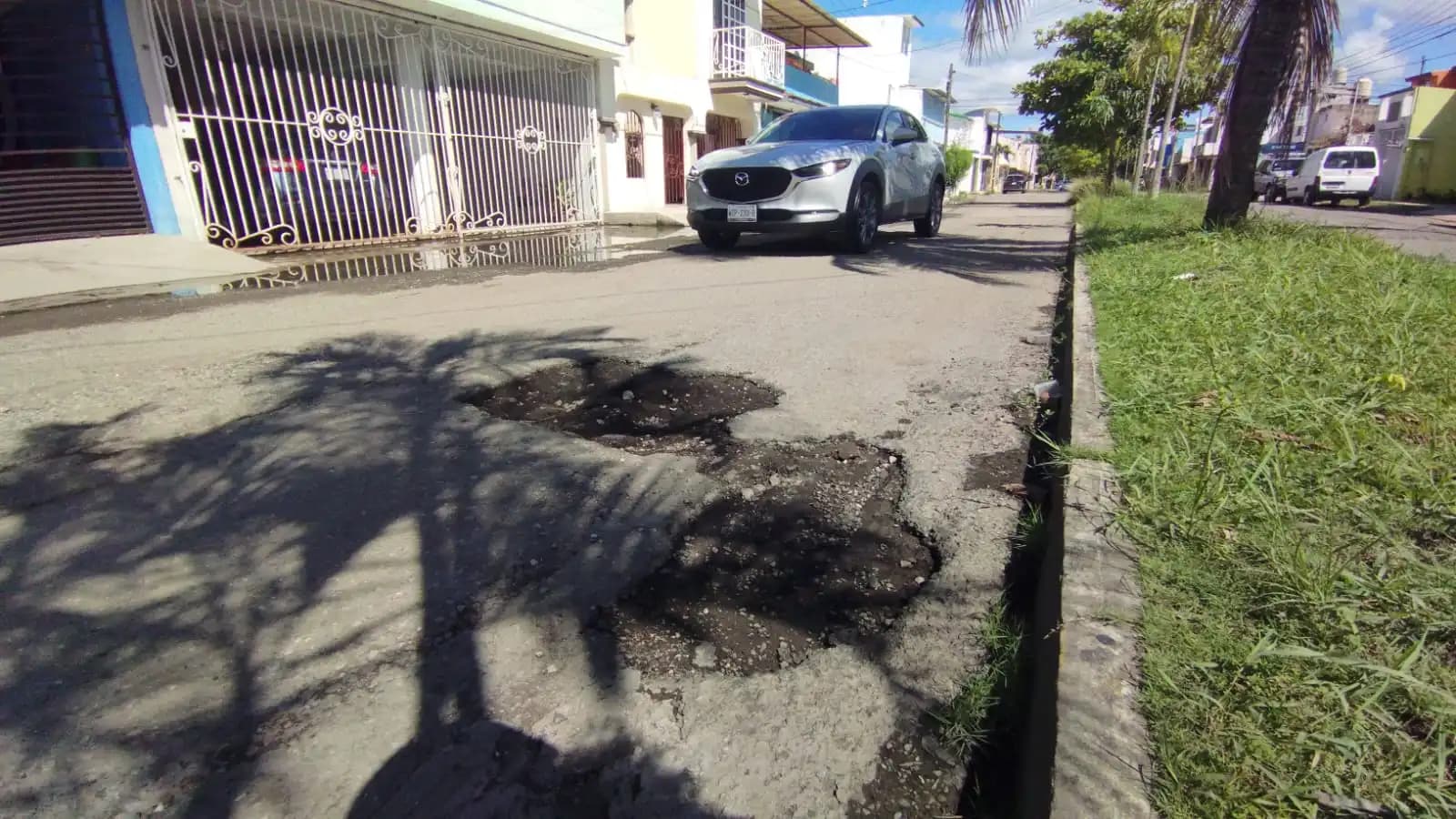 Baches y socavones por fugas de agua subterráneas: Osuna
