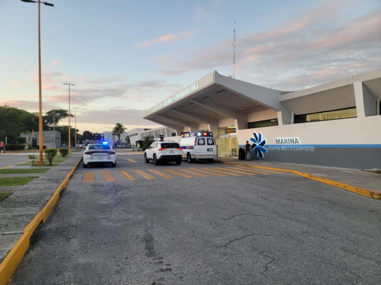 Menor atora la mano en banda de equipaje