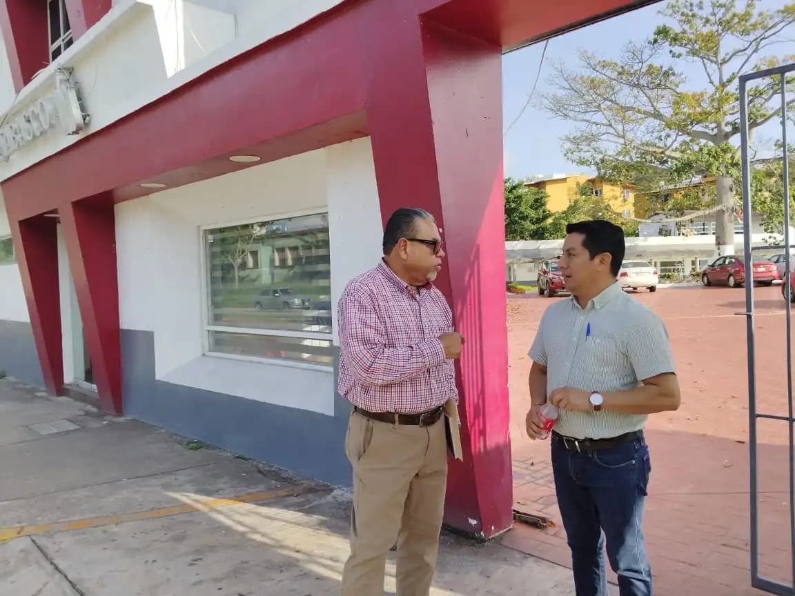 Bachilleres amagan paro laboral y plantón frente a la SEP