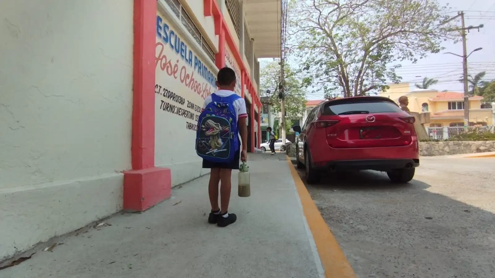 Con agua y pozol hidratan a niños tabasqueños