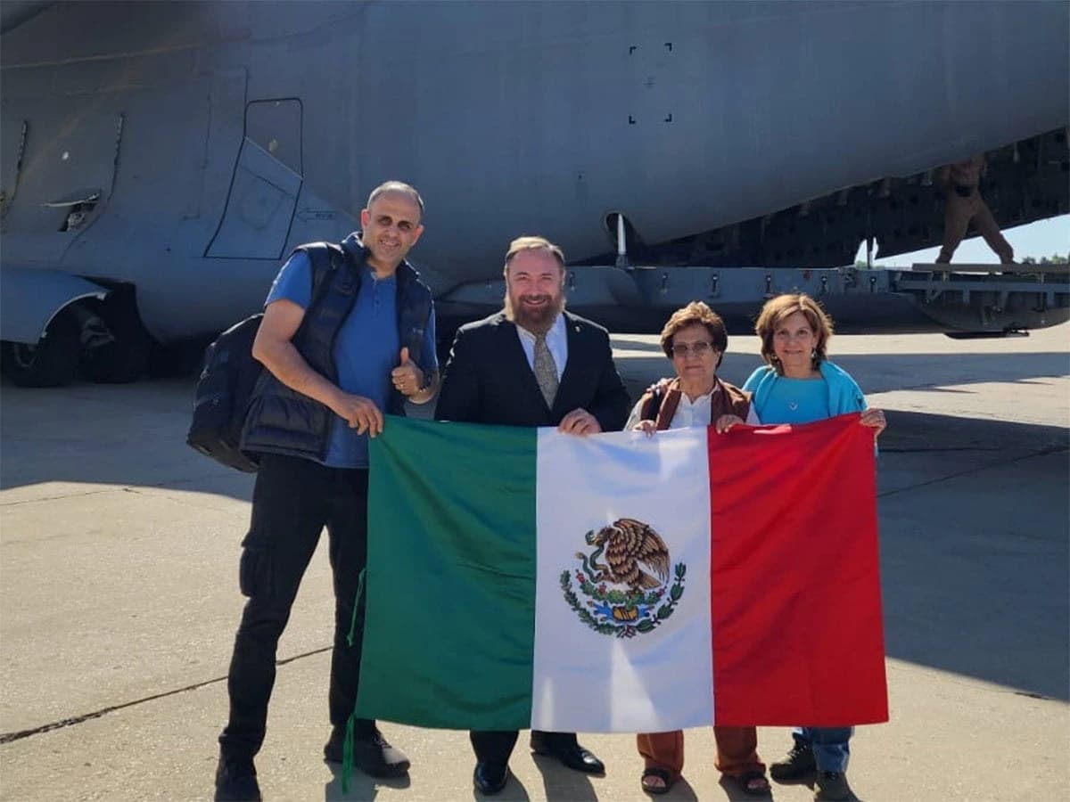 México evacúa a connacionales de Irán