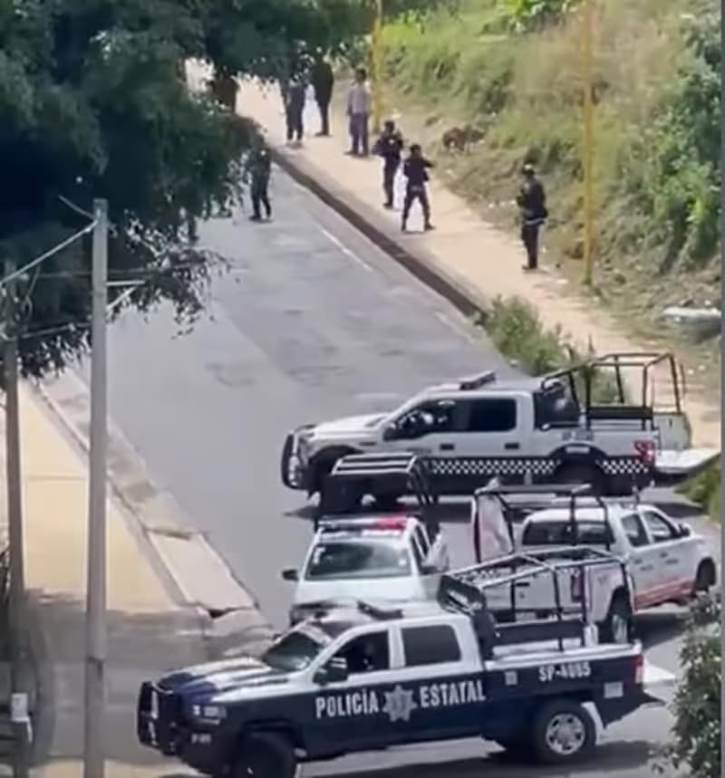 Se enfrentan pobladores y policía de Veracruz, un muerto