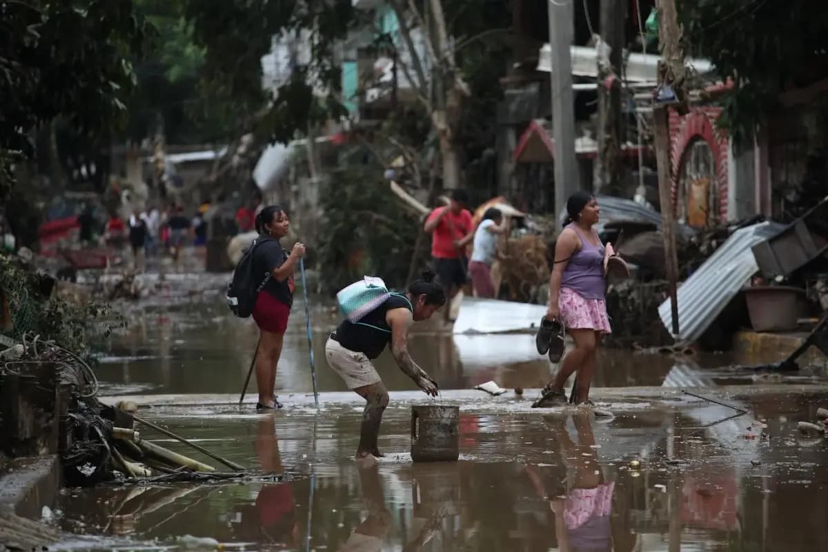 Sube a 76 cifra de muertes por inundaciones