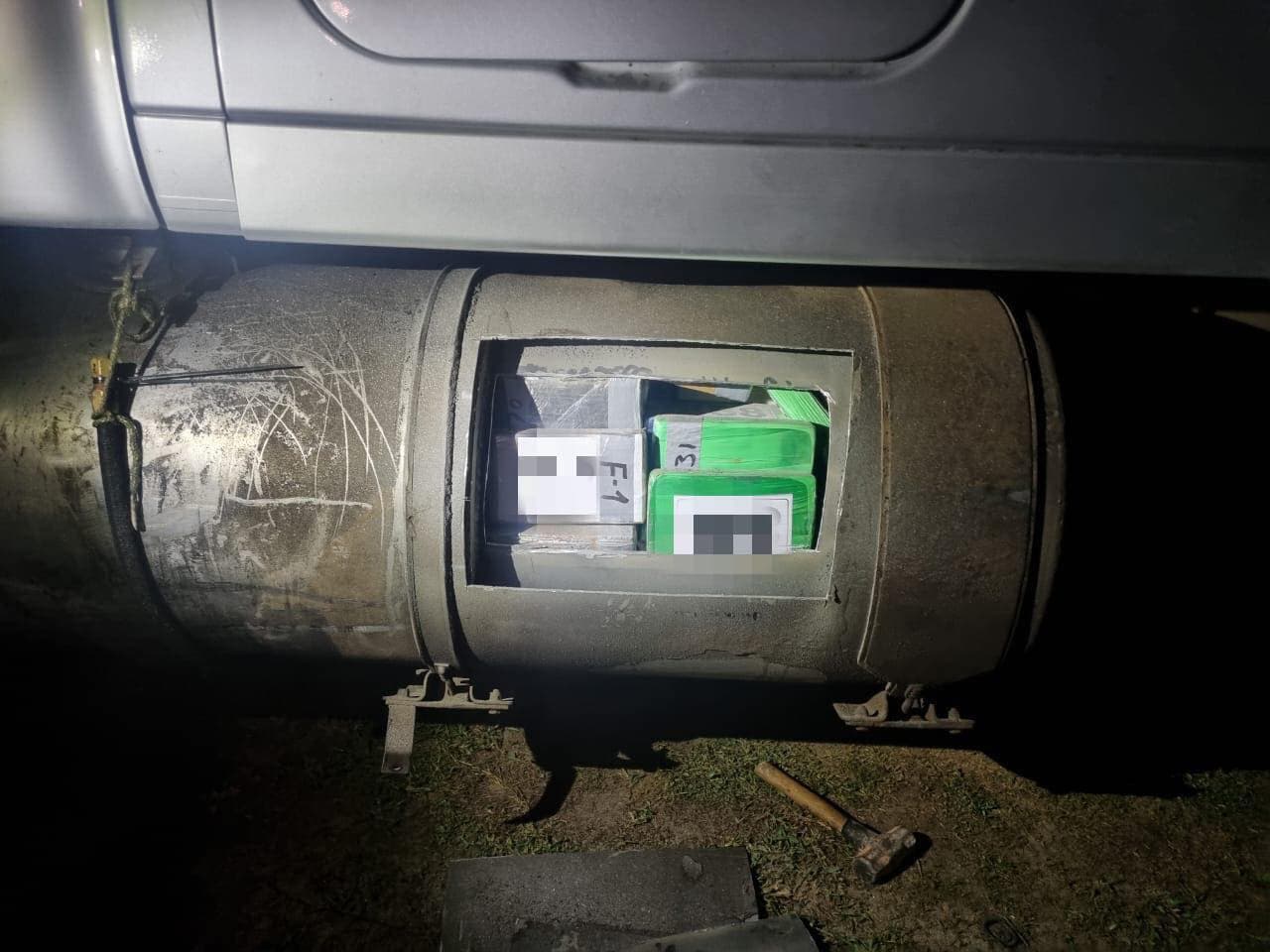 Descubren droga en tanques de combustible en Tapachula